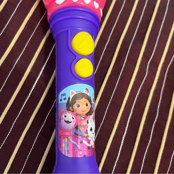DreamWorks Gabby's Dollhouse Toy Microphone for Kids Musical Toy for Girls - Picture 4 of 9